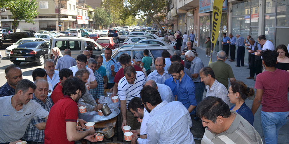 Sarayaltı esnaflarından 6. aşure etkinliği