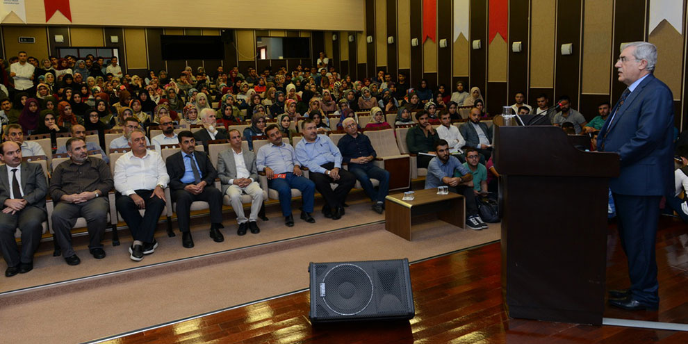 Prof. Dr. İhsan Süreyya Sırma, KSÜ öğrencileriyle bir araya geldi