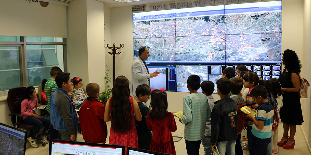 Miniklere canlı trafik eğitimi