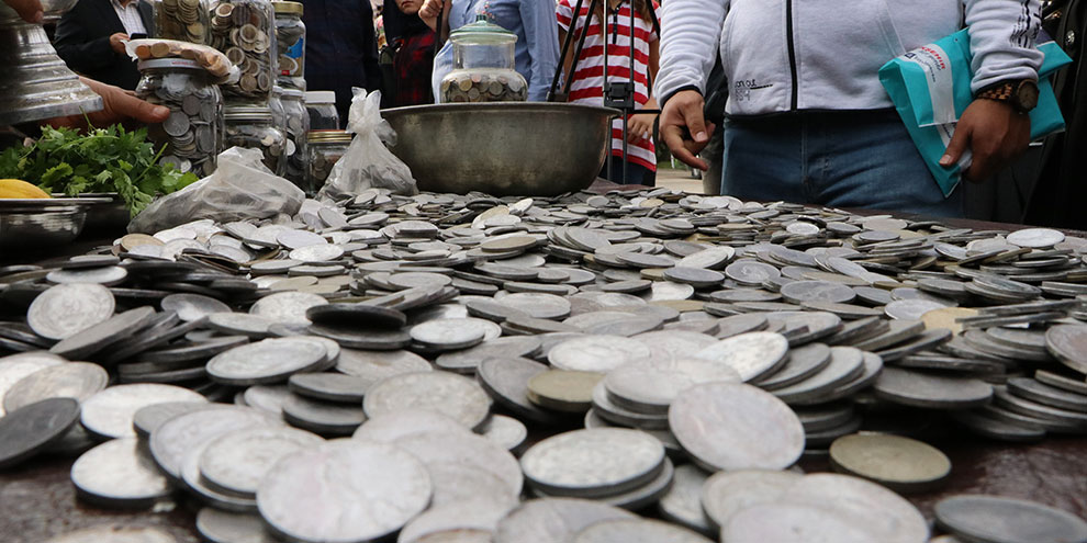 Bozuk paranın turşusunu kurdu