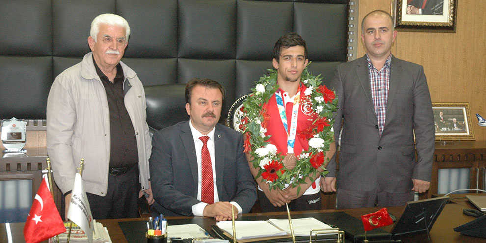 Kahramanmaraşlı güreşçi olimpiyat üçüncüsü oldu