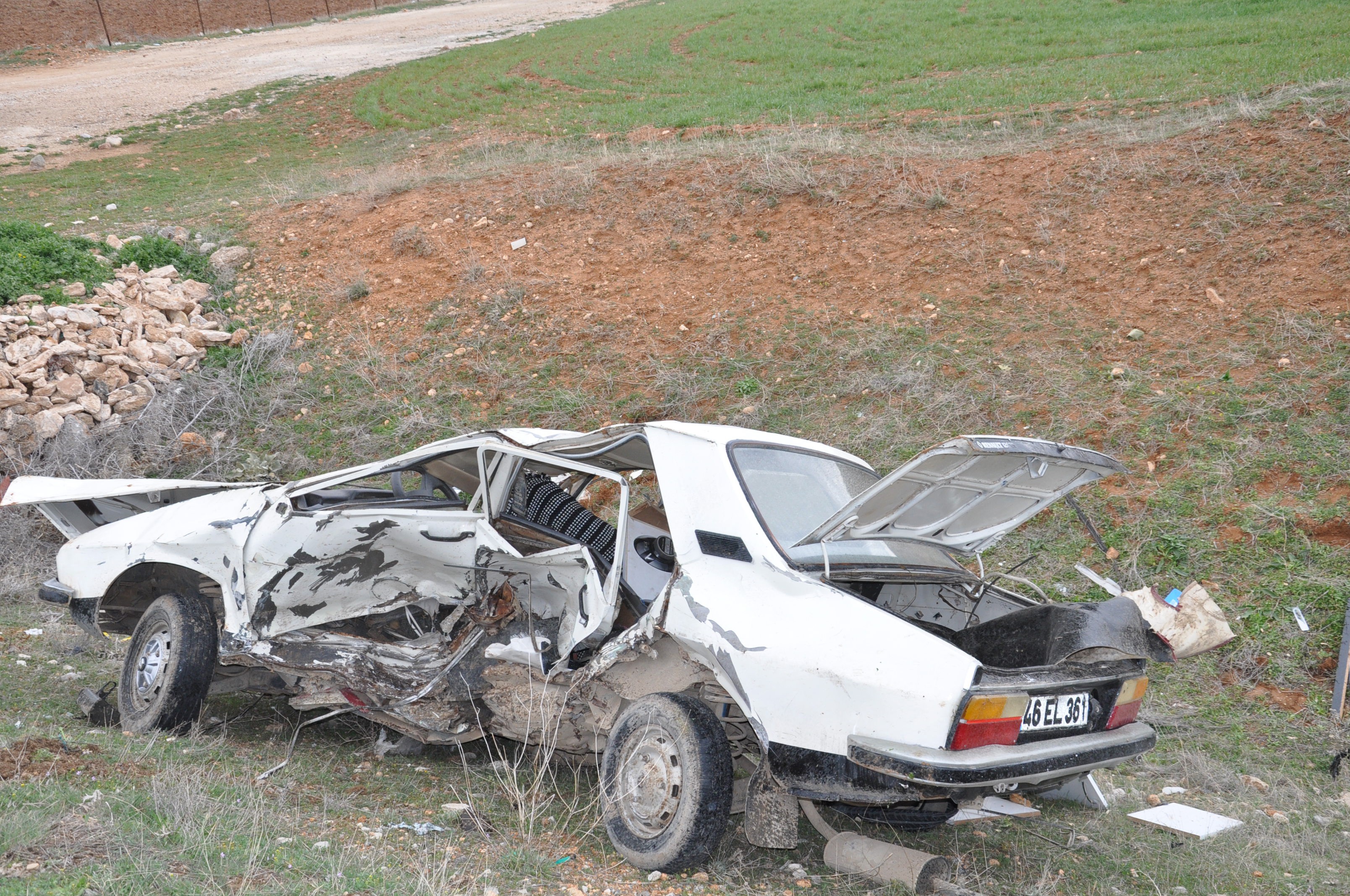 ELBİSTAN'DA OTOMOBİLLER ÇARPIŞTI: 2'Sİ AĞIR 4 YARALI