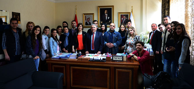 BAŞKAN MAHÇİÇEK’TEN ROMANYALI ÖĞRENCİLERE DEMOKRASİ DERSİ