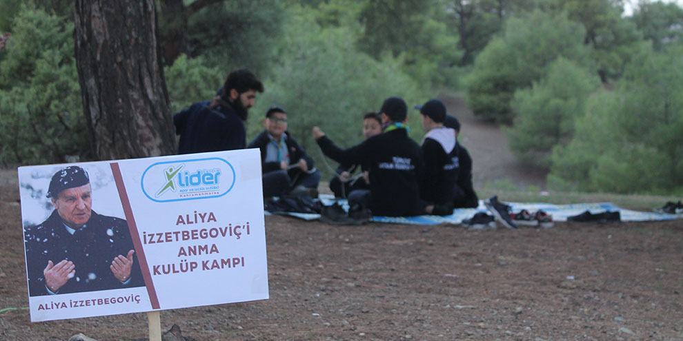 İzciler; Aliya İzzetbegoviç’i Anma Kampı düzenledi