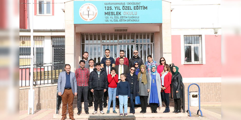 Öğretmenler engelli öğrencilerle klip çekti