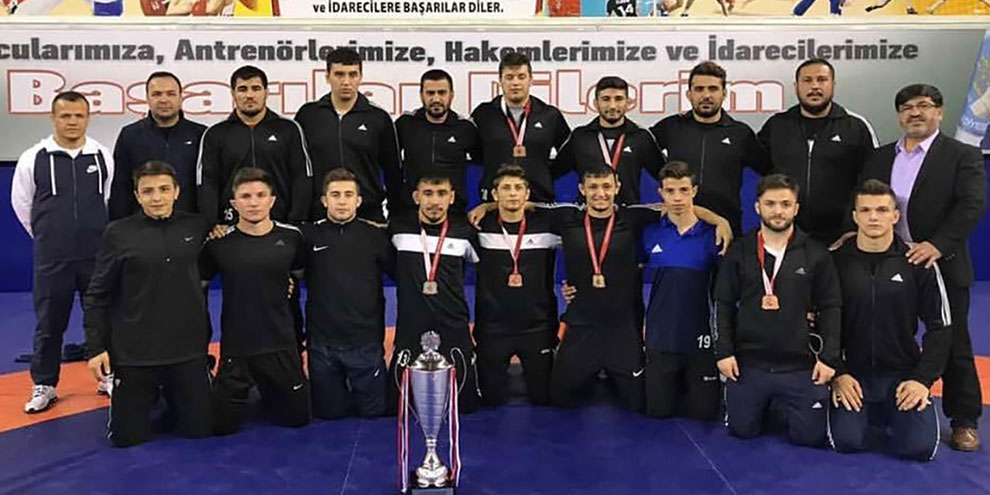 Büyükşehir minderde yarı finalde