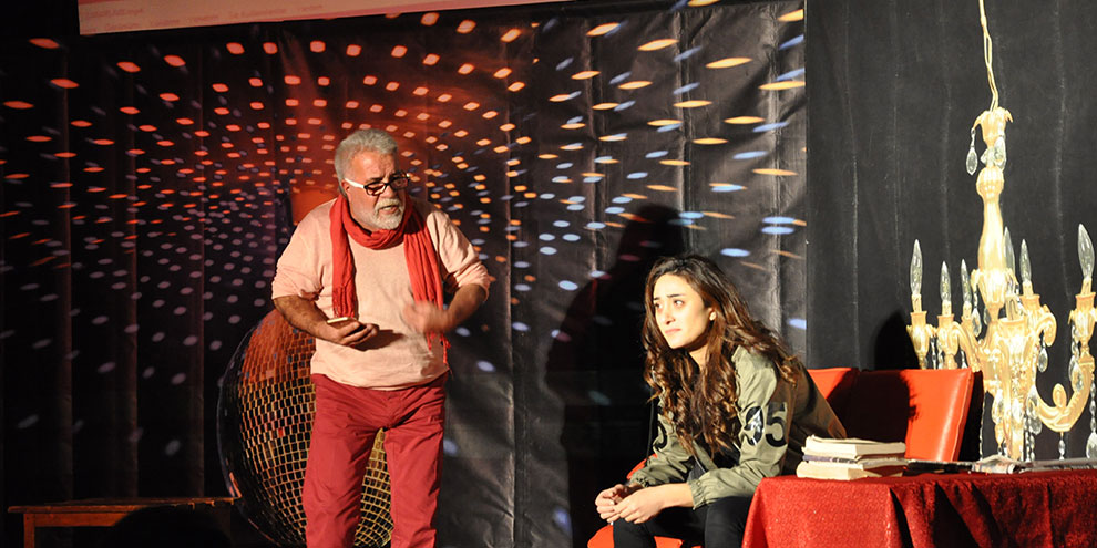 Elbistan’da "Pembe Aslında Siyahtır" oyunu sahnelendi