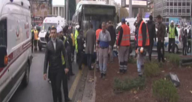 Belediye otobüsü yayalara çarptı: 2 yaralı