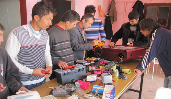 NURHAKLI GENÇLER MESLEK ÖĞRENİYOR