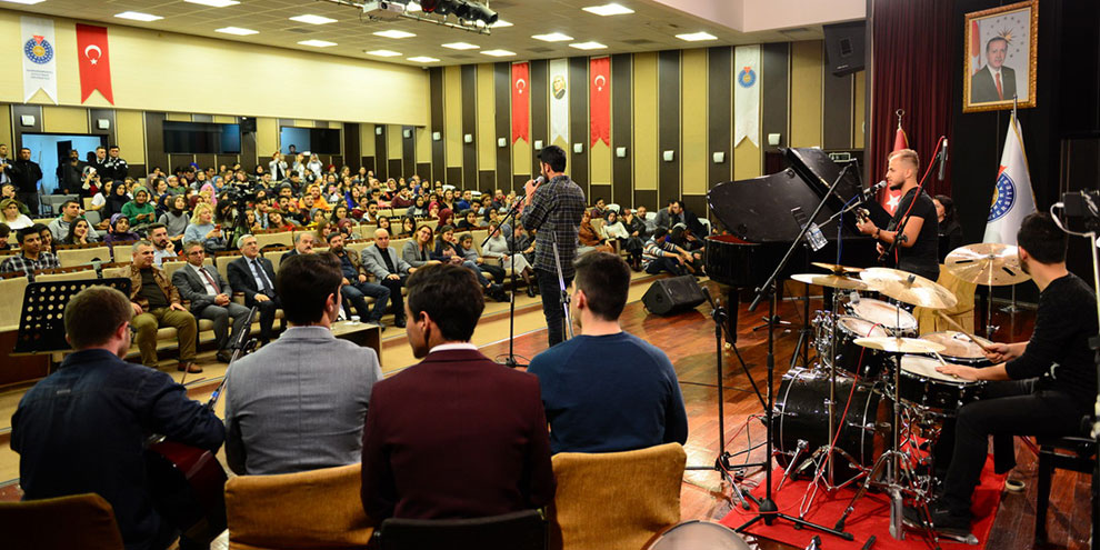 KSÜ Öğrencileri, Yıl Sonu Gösterisi’nde doyasıya eğlendi