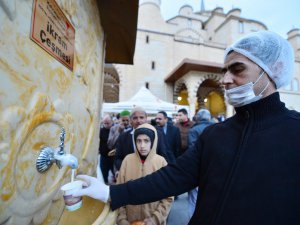 BÜYÜKŞEHİR’DEN SÜT VE SİMİT İKRAMI