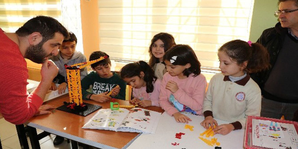 İlkokul öğrencilerine robotik kodlama eğitimi