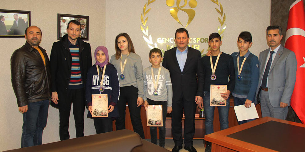 Wushu Türkiye şampiyonlarından İl Müdürü Kabakcı’ya ziyaret