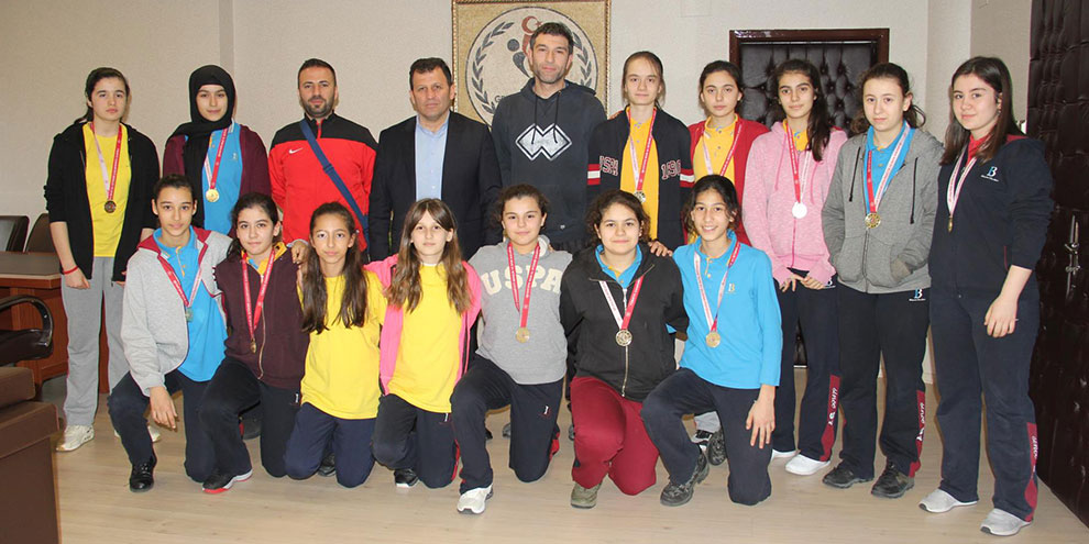 Yıldız Bayan Basketbol takımı grup birincisi