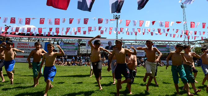 PEHLİVANLAR “EFENDİMİZ (S.A.V) ” İÇİN ER MEYDANINA ÇIKTI