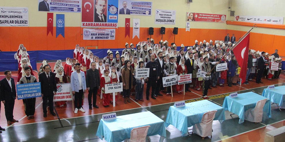 Halk oyunları turnuvasına yoğun katılım