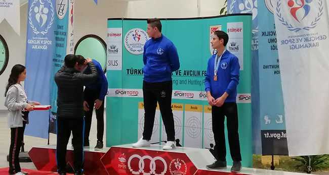 Havalı tabanca dalında 5 madalya