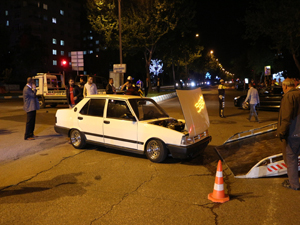 MİNİBÜS İLE OTOMOBİL ÇARPIŞTI: 2 YARALI