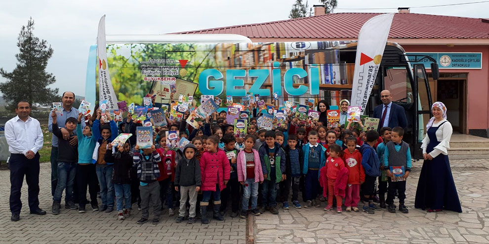 Gezici halk kütüphanesi Kadıoğlu Çiftliği’nde