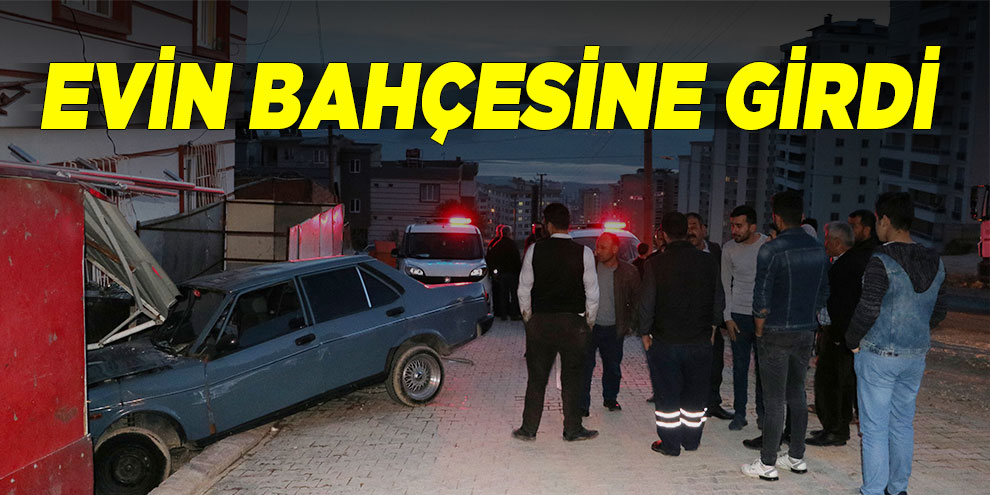 Kontrolden çıkan otomobil evin bahçesine girdi