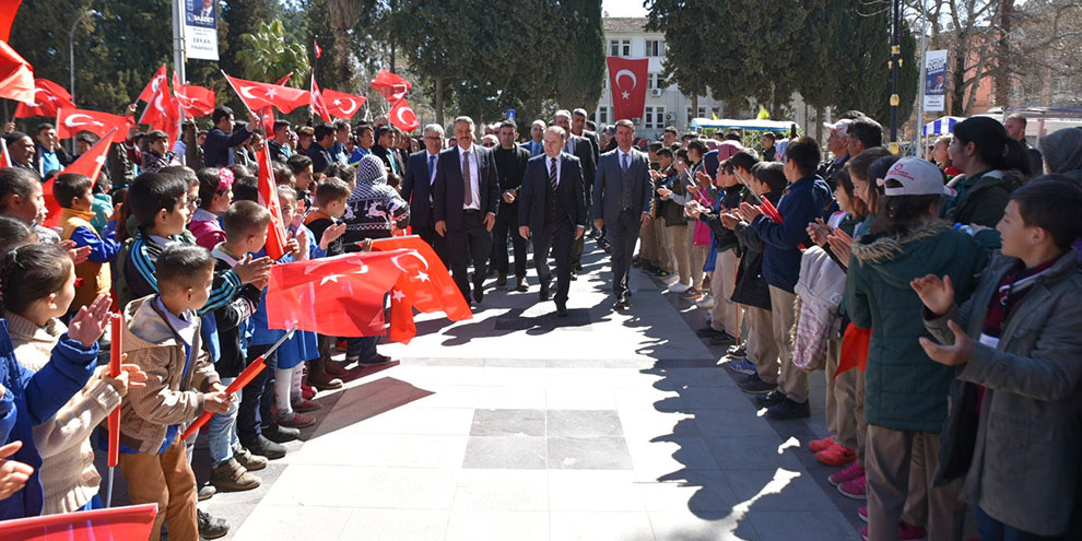 Türkoğlu’nda 18 Mart Çanakkale Zaferi anısına resim sergisi düzenlendi