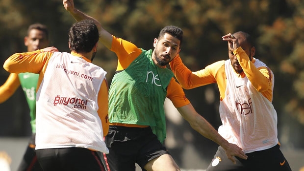 Emre Akbaba ilk 11'e dönüyor!