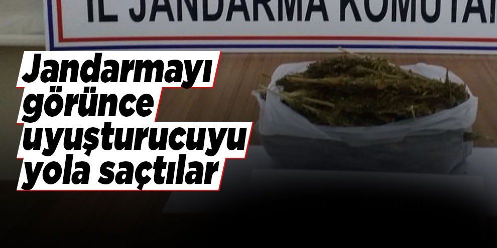 Jandarmayı görünce uyuşturucuyu yola saçtılar