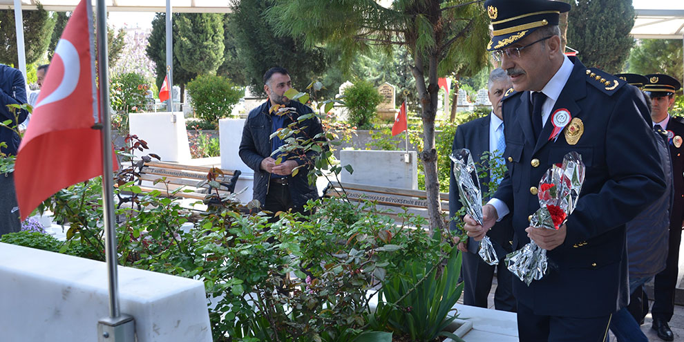Polis teşkilatından şehitliğe ziyaret