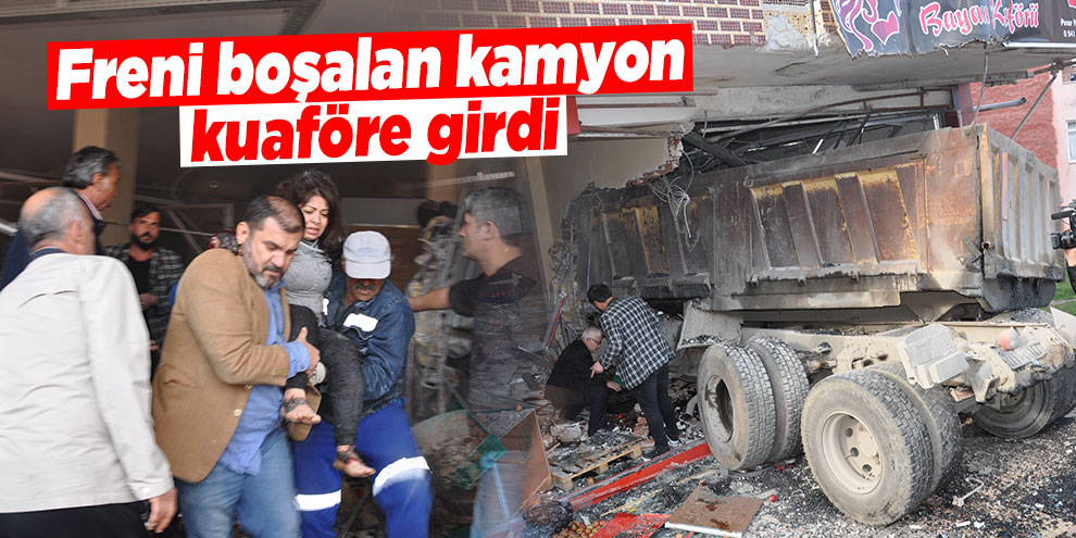 Freni boşalan kamyon kuaföre girdi: 3 yaralı