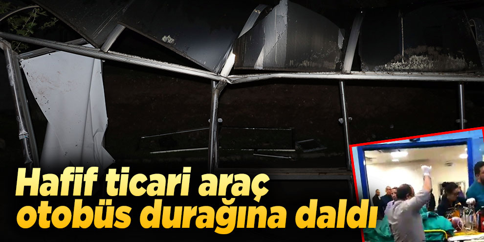 Hafif ticari araç otobüs durağına daldı