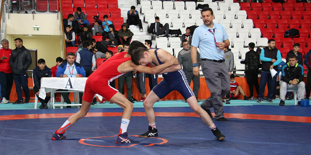 Küçük yıldızlar Greko-Romen grup şampiyonası ilimizde yapıldı