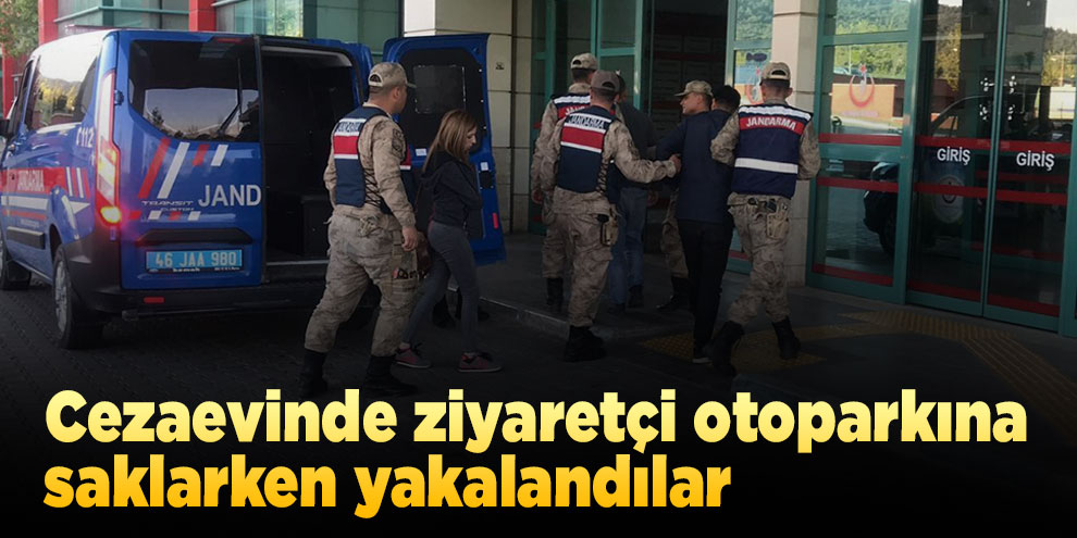 Taşın altına sakladıkları uyuşturucuyu çıkarırken yakalandılar