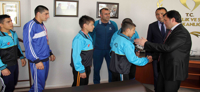 SPOR LİSESİ GÜREŞ'TE TÜRKİYE ŞAMPİYONU
