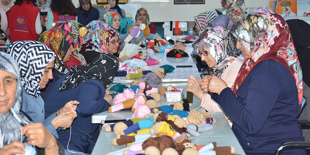 Kimsesiz çocukların yüzünü bez bebeklerle güldürecekler