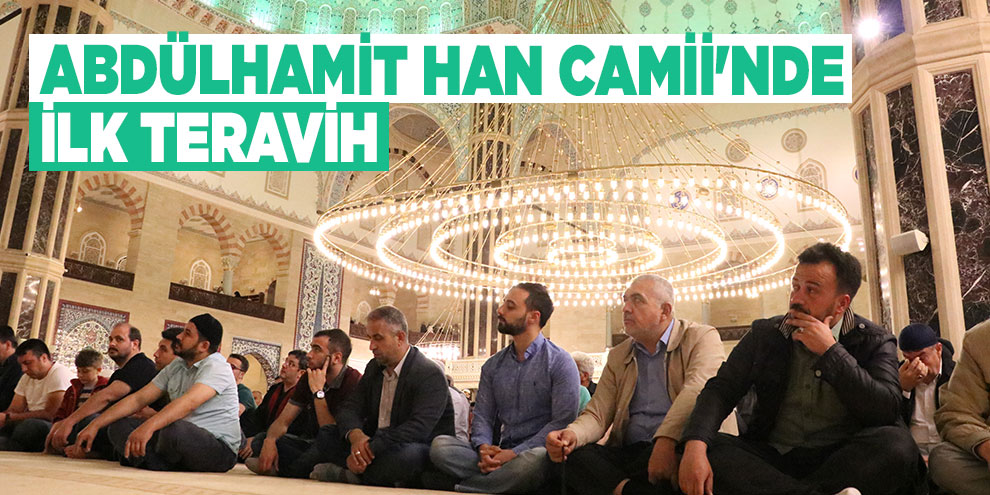 Abdülhamit Han Camii'nde ilk teravih