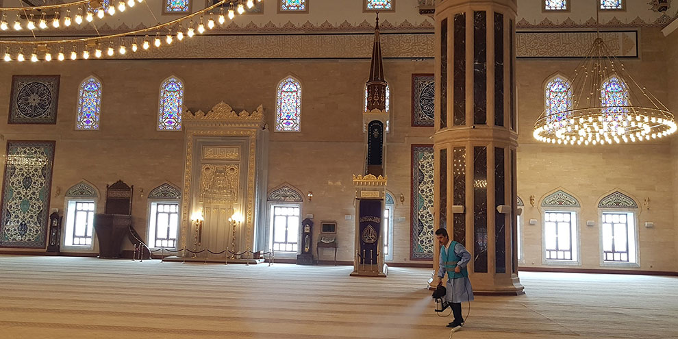 Ramazan ayı boyunca Camiler gül kokacak