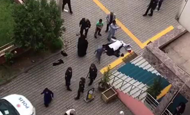 Adliye önünde akraba iki kadın arasında kavga