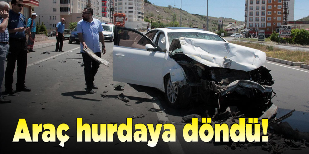 Kamyona arkadan çarpan lüks otomobil hurdaya döndü: 4 Yaralı