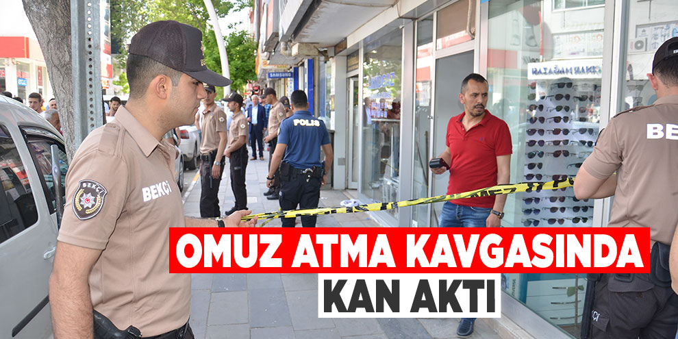 Omuz atma kavgasında kan aktı