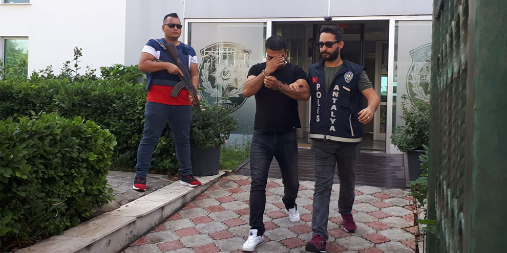 Halk otobüslerine dadanan yankesici yakalandı