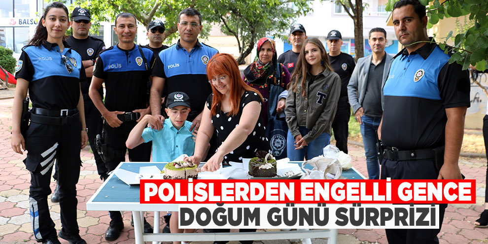 Polislerden engelli gence doğum günü sürprizi