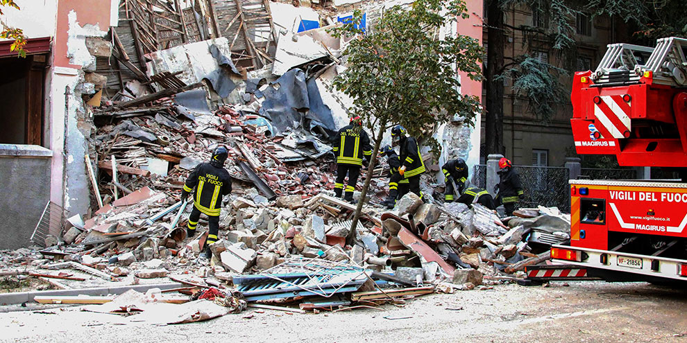 İtalya'da binada patlama: 3 ölü