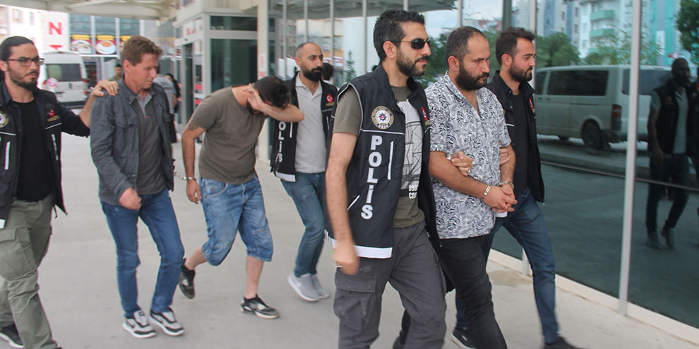 Villanın bodrum katını uyuşturucu imalathanesine çeviren 3 kişi tutuklandı