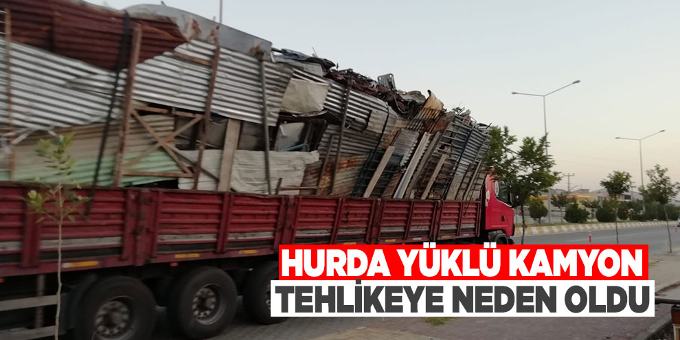 Hurda yüklü kamyon tehlikeye neden oldu