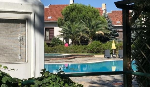 Ünlü iş adamı, karısını vurup intihar etti