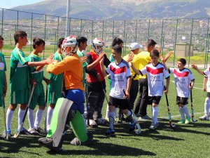 ÇİM HOKEYİ GRUP MÜSABAKALARI TAMAMLANDI