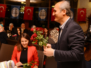 BAŞKAN OKAY ANNELERLE BİR ARAYA GELDİ