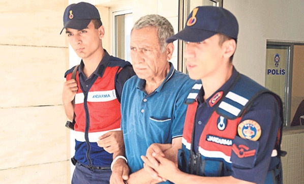 Öldürdü, ateşe verdi, seyretti... Pes dedirten savunma!