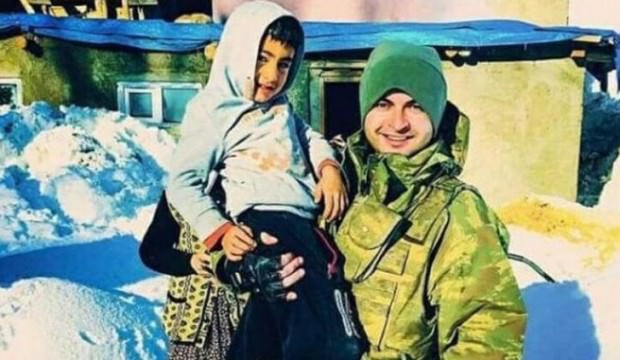 Terör kurbanı Ayaz, şehit astsubay ile fotoğraf çektirmiş