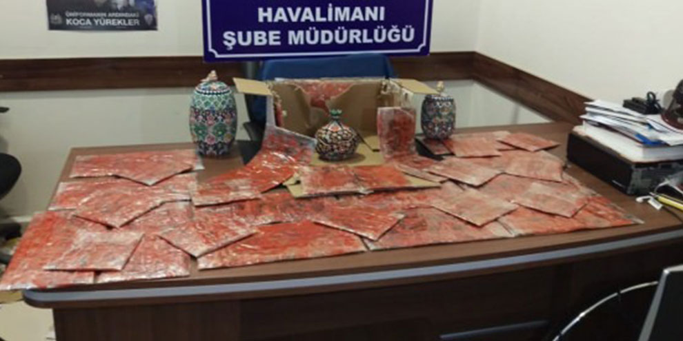 Hediyelik eşya kolisinden zehir zulası çıktı!